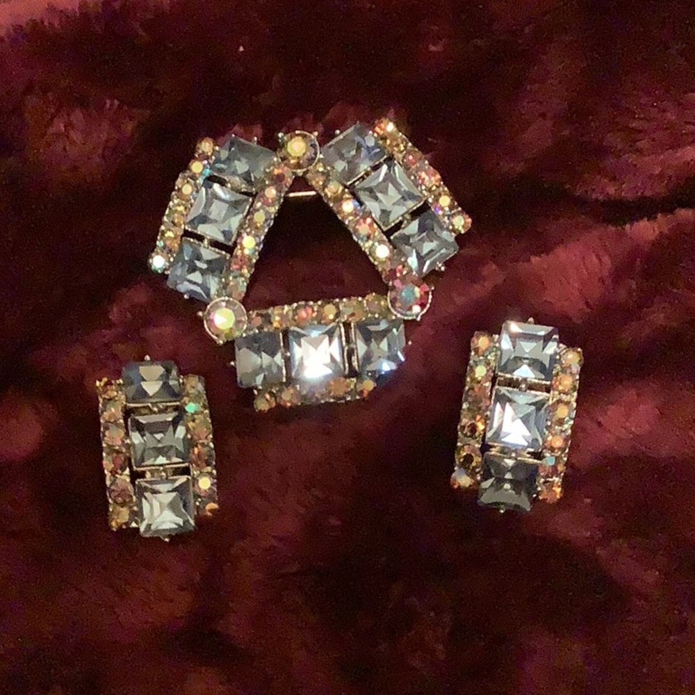 Beautiful blue and pink crystal rhinestone brooch and clip on earrings